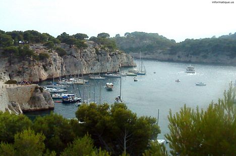 Fond ecran eau avec des petits bateaux